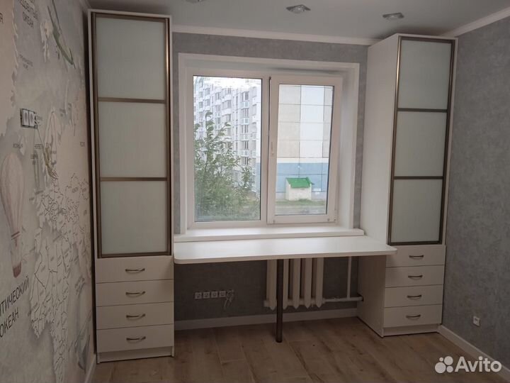 Шкаф купе и стол