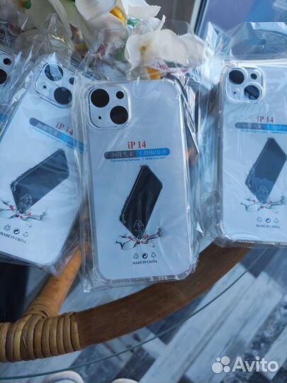 Чехол на iPhone 14