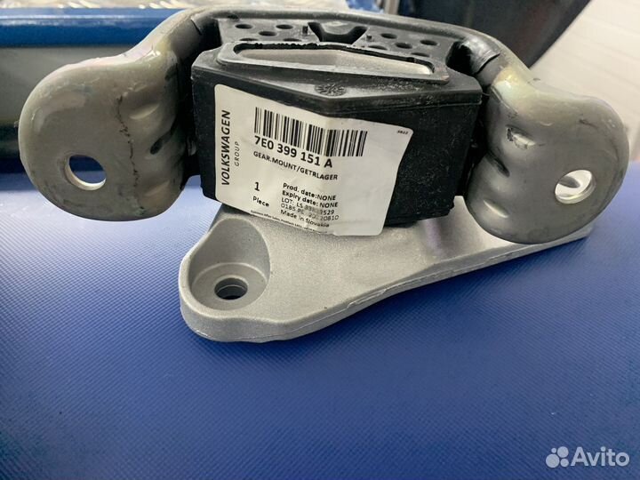 Подушка двигателя 7e0399151a