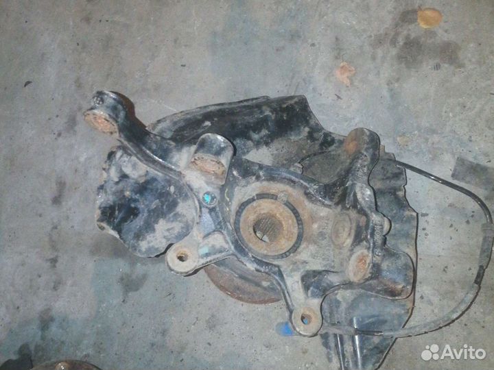 Передний правый поворотный кулак бмв е53 BMW e53