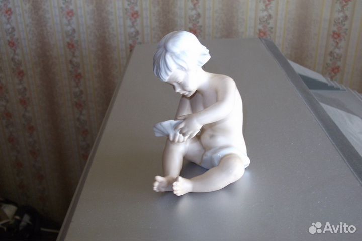 Фарфоровая немецкая статуэтка(германия)