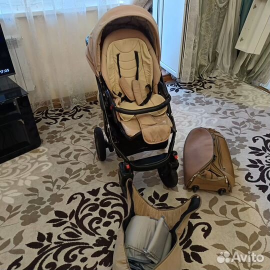 Продам детскую коляску 3 в 1 бу
