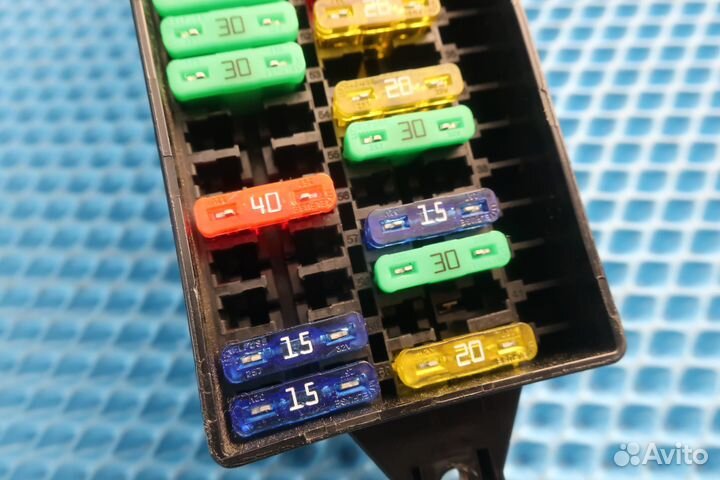 Блок предохранителей Volkswagen 6R0937615A