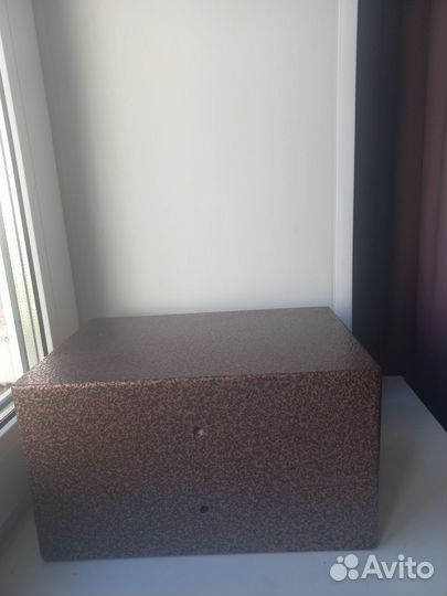 Продам сейф металлический