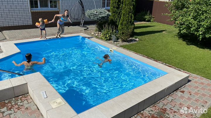 Отдых у бассейна