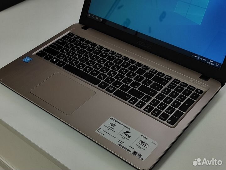 Современный ноутбук Asus