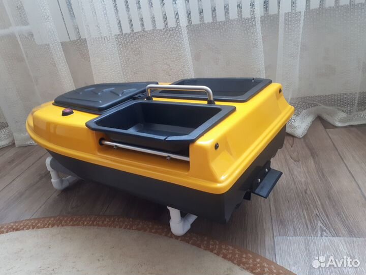 Прикормочный кораблик для рыбалки