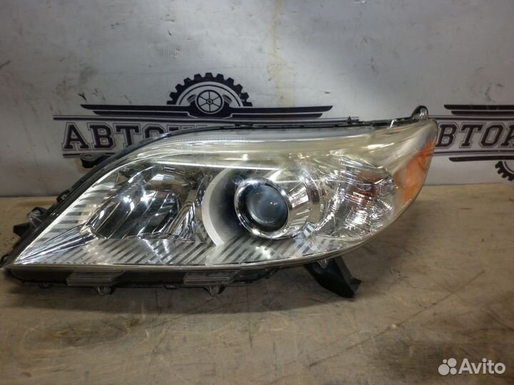 Фара левая Toyota Sienna 3 (2010 - 2020)