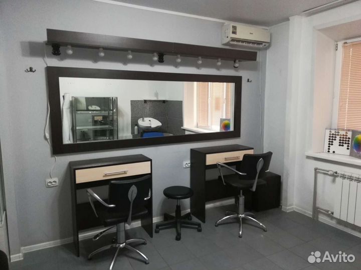 Столик парикмахера+полки