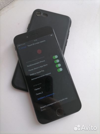 iPhone SE, 64 ГБ