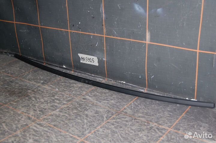 Молдинг крышки левый - Hyundai Elantra 6