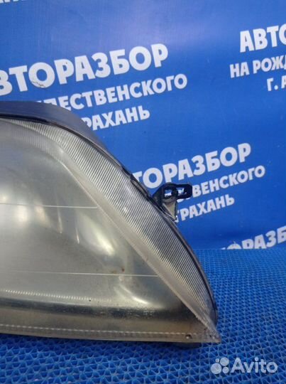 Правая фара Renault Logan 1 седан 2011