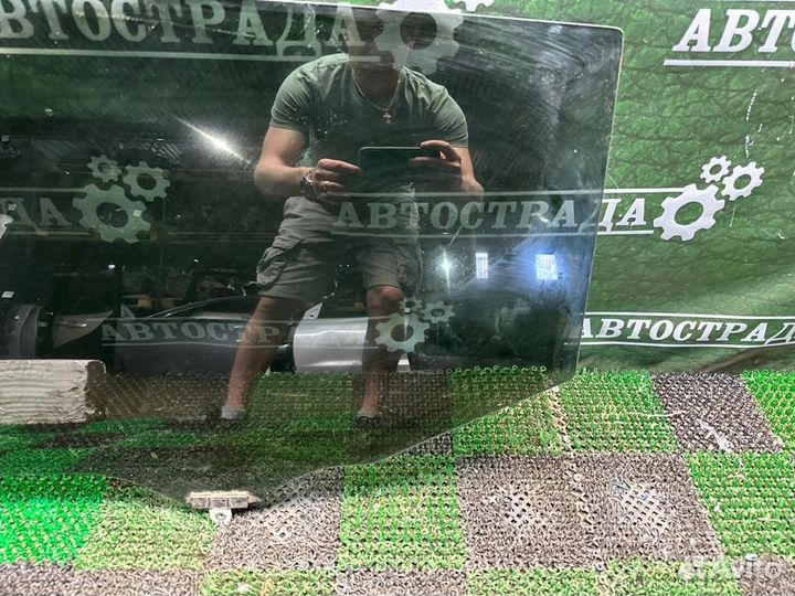 Стекло двери заднее правое Toyota Alphard