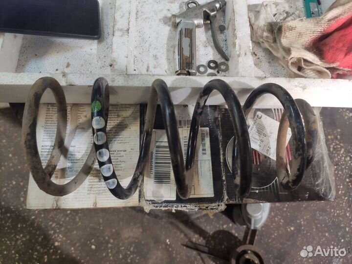 Пружина передней подвески Skoda Octavia Tour