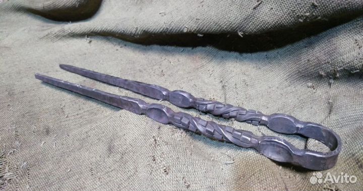 Красивые кованые щипцы для кальяна