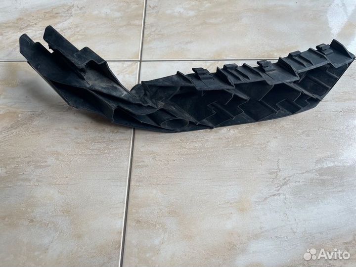 Кронштейн фары правый Jeep Grand Cheroke Wk 2 С