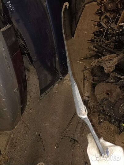 Поводок дворника Subaru Impreza GC/GF