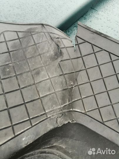 Автомобильные коврики резиновые