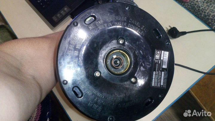 Электрочайник Redmond 1.7 литров