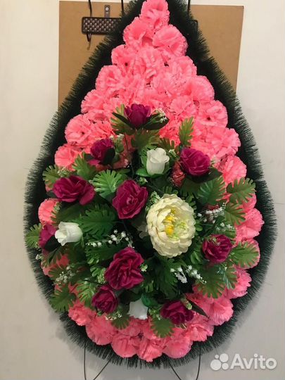 Предложенные услуги. Ритуальные венки и корзины