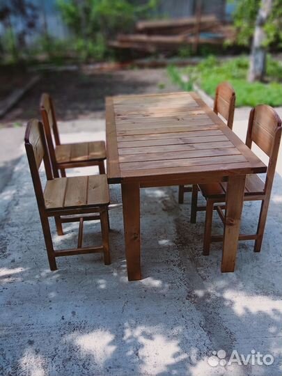 Стол и стулья