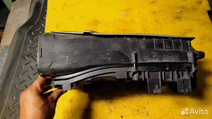 Корпус воздушного фильтра Mercedes Benz GLK X204