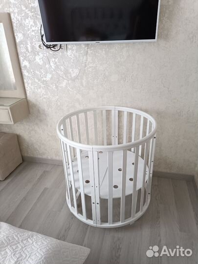 Детская кроватка с маятником круглая и овальная