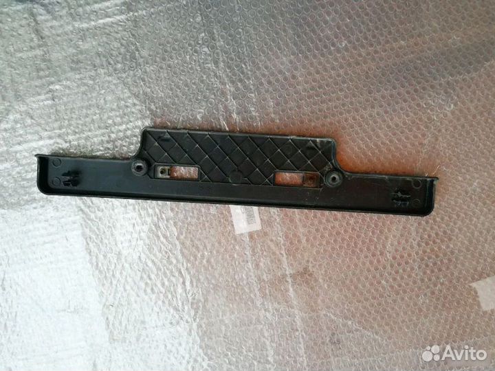 Подиум гос. номера Toyota Land Cruiser 200