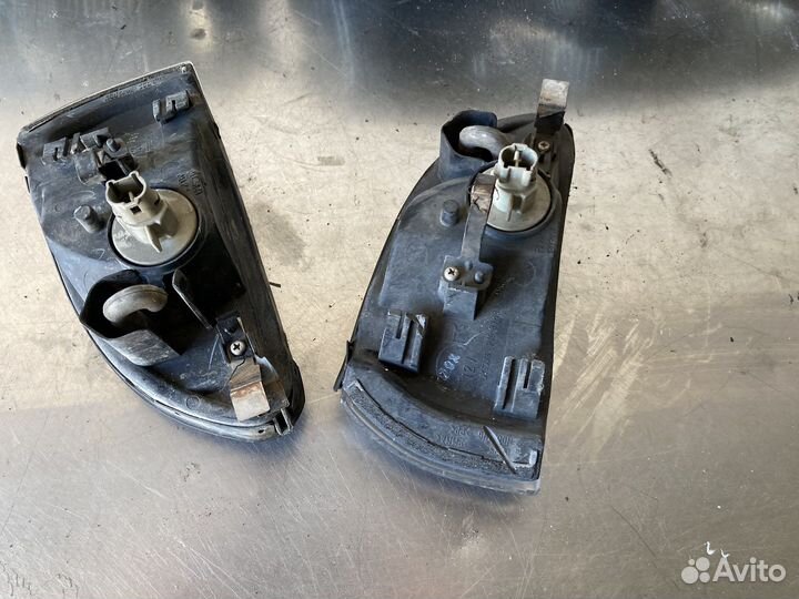 Поворотник правый Митсубиси Галант 96 год