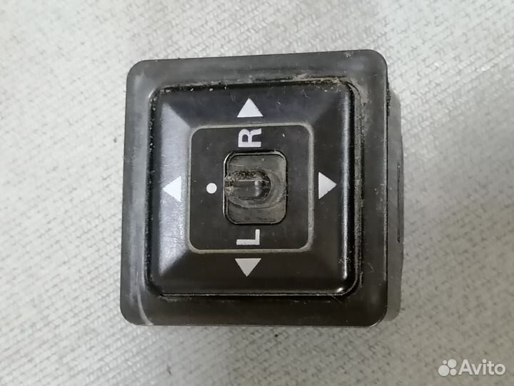 Кнопка управления зеркалами Mitsubishi Mirage 1991