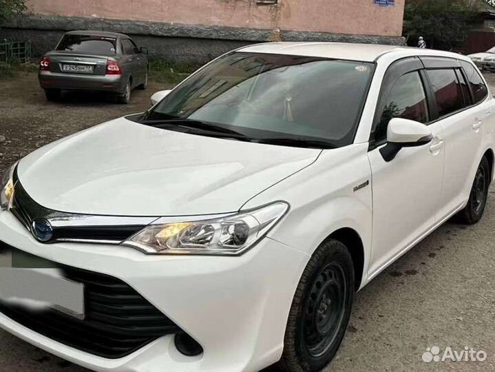 Toyota Corolla Fielder, 2016