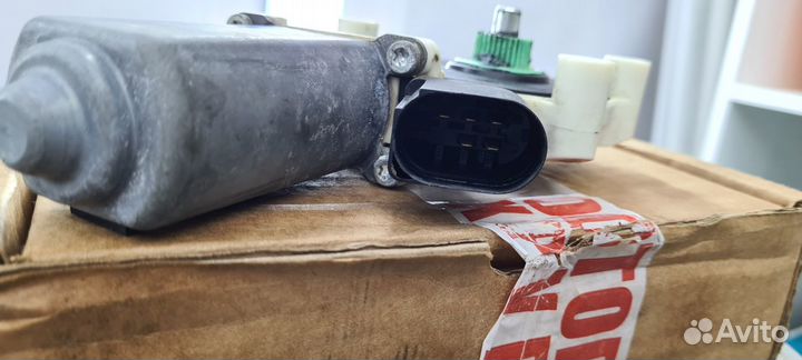 Моторчик стеклоподъемника для бмв Х5 Е70 Х6 Е71