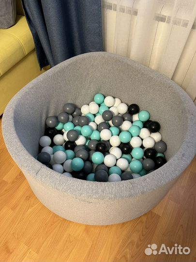Сухой бассейн с шариками