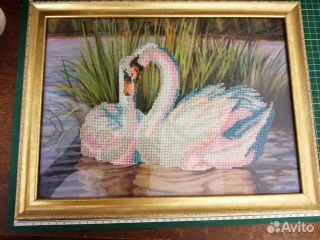 Картина из бисера Лебединая верность ручная работа