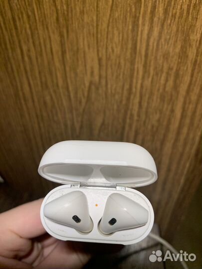 AirPods (2-го поколения)