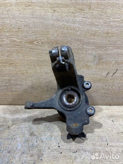 Поворотный кулак левый Ford Focus 2 X78