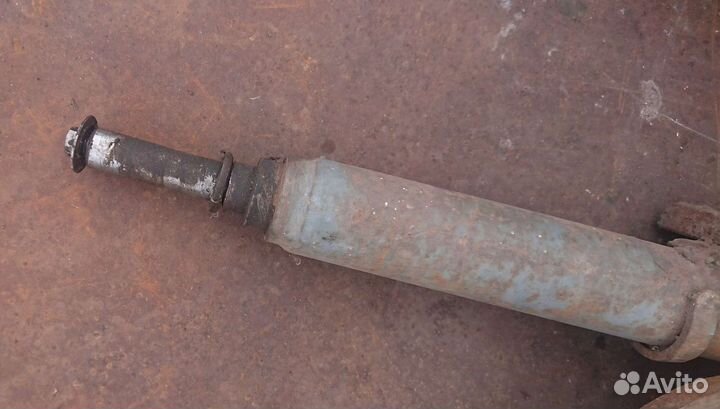 Ось со ступицами