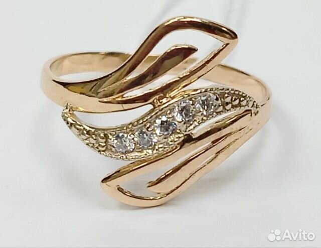 Золотое кольцо с камнем 18р