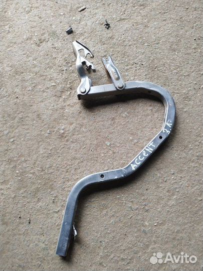 Петля двери багажника задняя левая Hyundai Accent