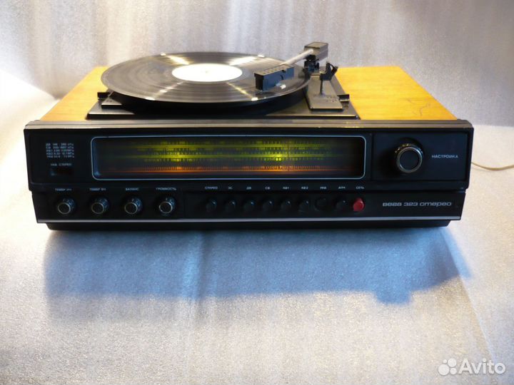 Рабочий проигрыватель пластинок 