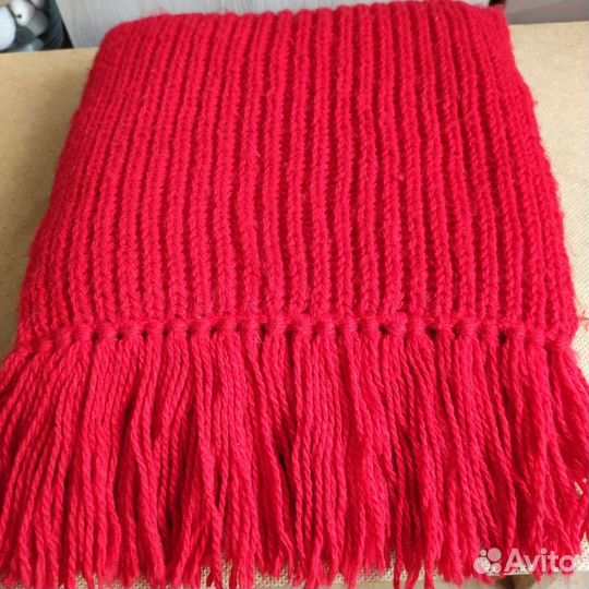 Шарф красный вязанный