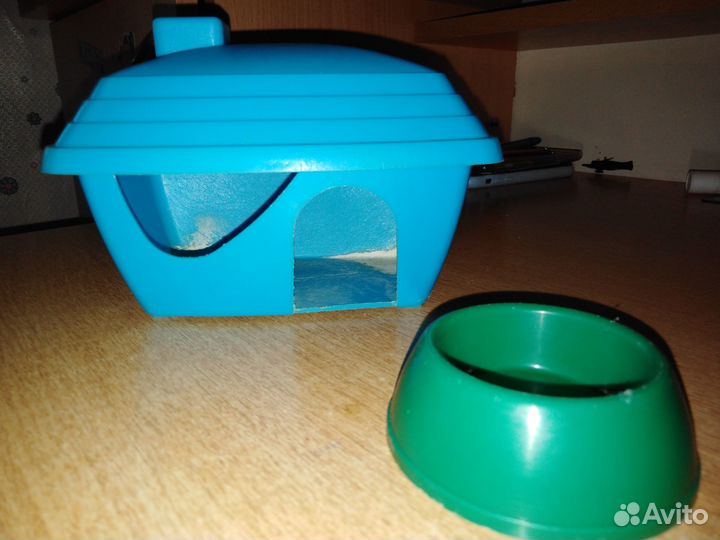 Домик и кормушка для хомяков