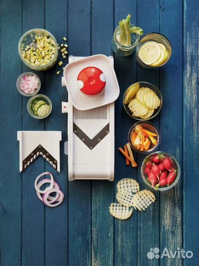 Терка–шинковка Мандолина tupperware с 2 насадками