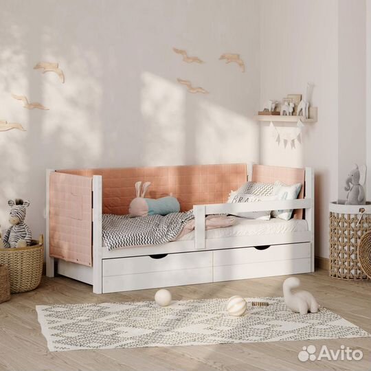 Детская кровать с бортиком