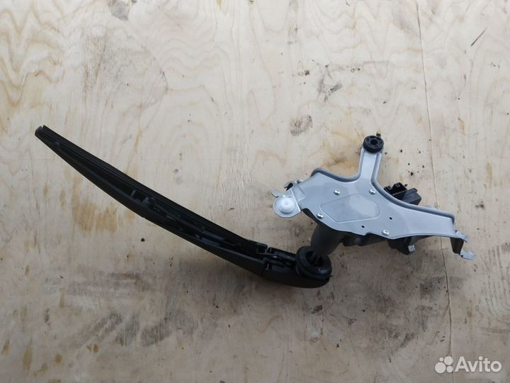 Моторчик стеклоочистителя задний Toyota Rav4