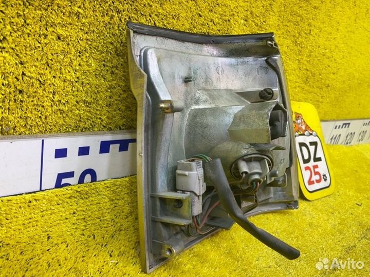 Габарит передний левый Toyota Hiace/Regius Ace