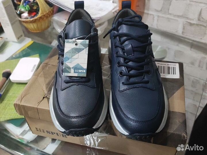 Кроссовки мужские 42 размер новые