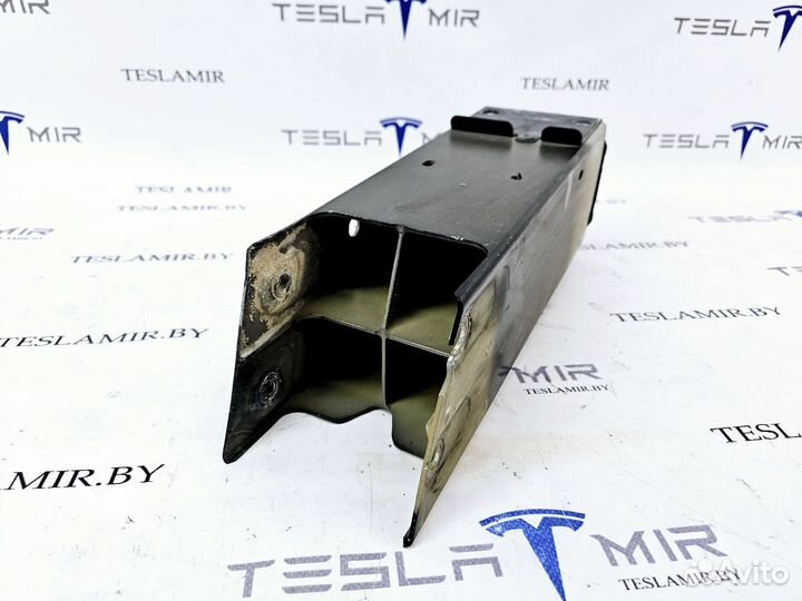 Удлинитель лонжерона (клык) правый Tesla Model 3