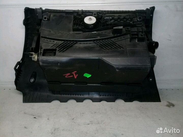 Бардачёк Шкода Октавия 1Z 2008-2014