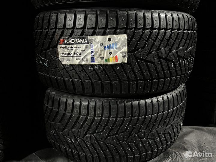 Yokohama BluEarth Winter V905 315/35 R21 и 275/40 R21 111W